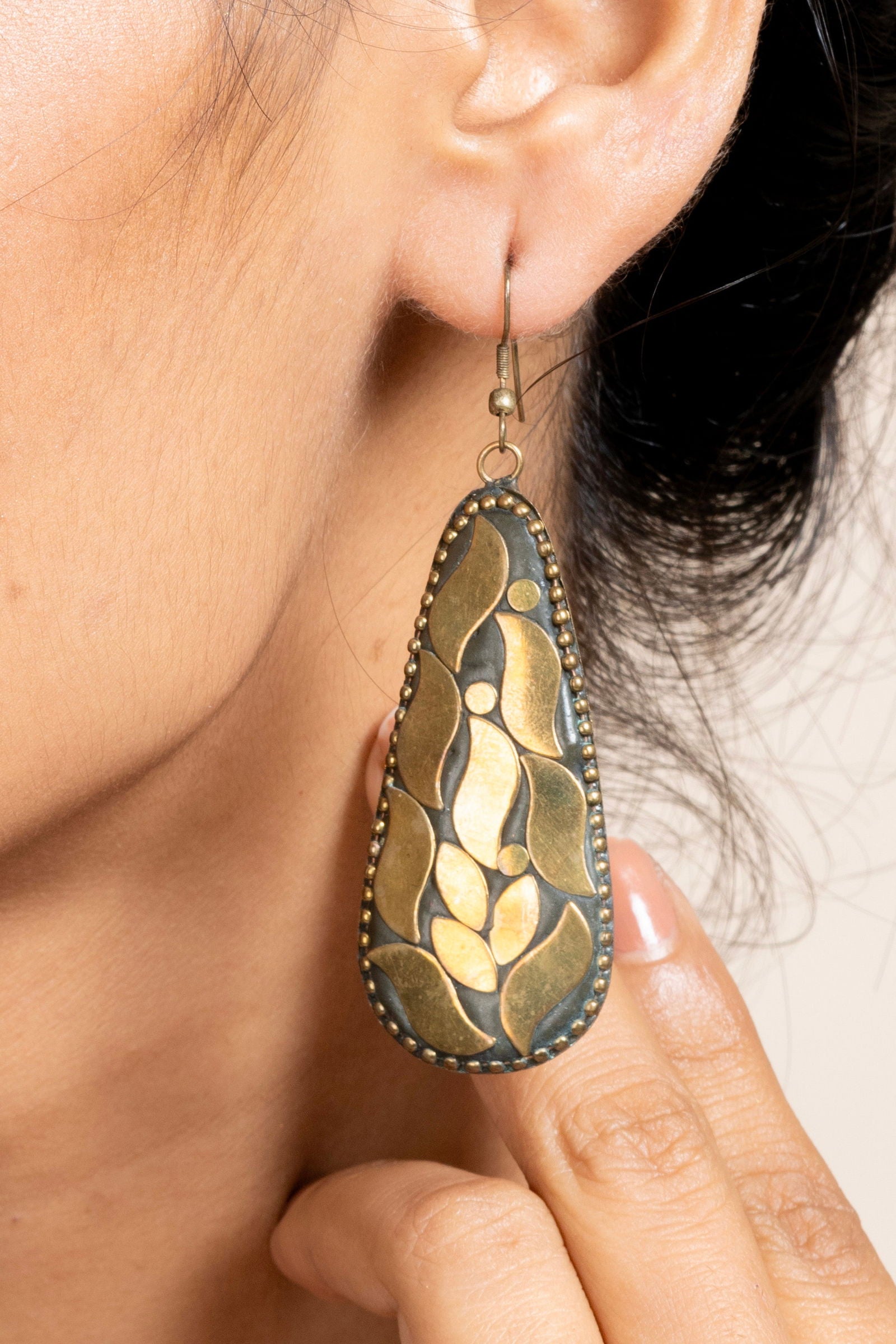 Black Golden Tibetan Earrings - Exquisite Detail, Unique Design, Perfect for All Occasions - Lookandadorn.com