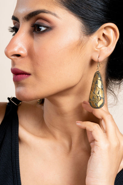 Black Golden Tibetan Earrings - Exquisite Detail, Unique Design, Perfect for All Occasions - Lookandadorn.com